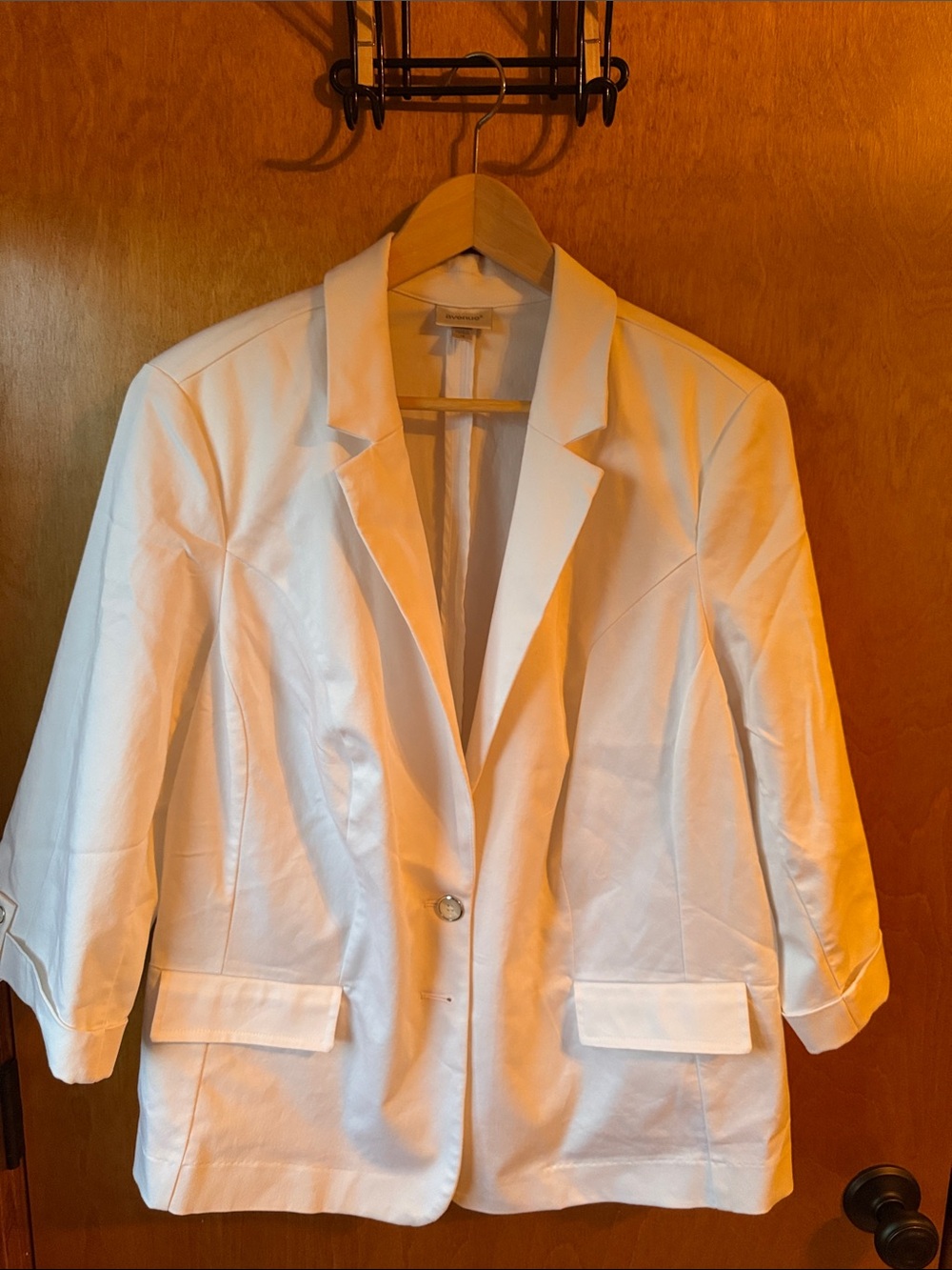 Avenue women’s white blazer with 3/4 sleeve